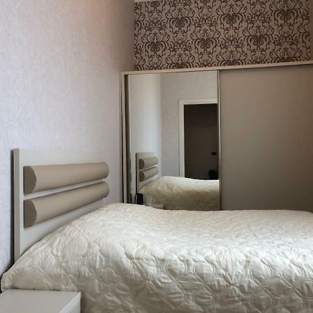 Guest House Romanadze Кобулети Екстериор снимка