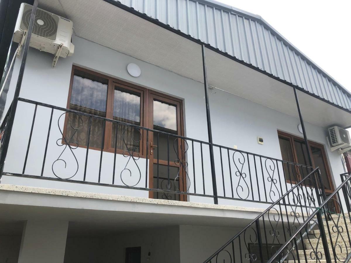 Guest House Romanadze Кобулети Екстериор снимка