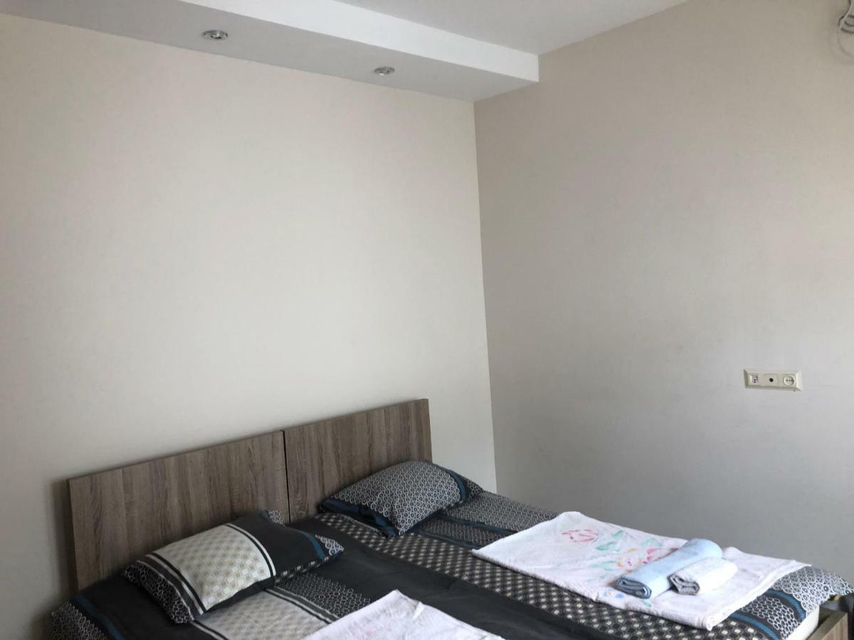 Guest House Romanadze Кобулети Екстериор снимка