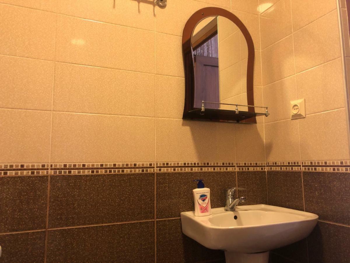Guest House Romanadze Кобулети Екстериор снимка